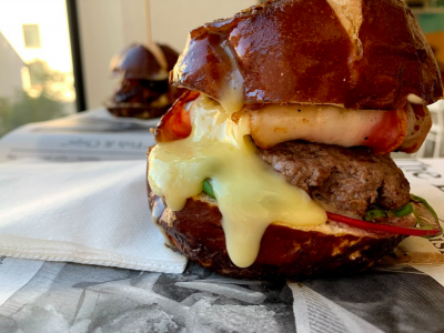 Pořádný burger🍔 a nejlepší hranolky🍟 v Brně: Recenze BiiF Burger Brno