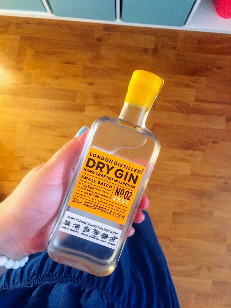Londýnský suchý gin destilovaný s kůrou ze sevillských pomerančů Marks & Spencer