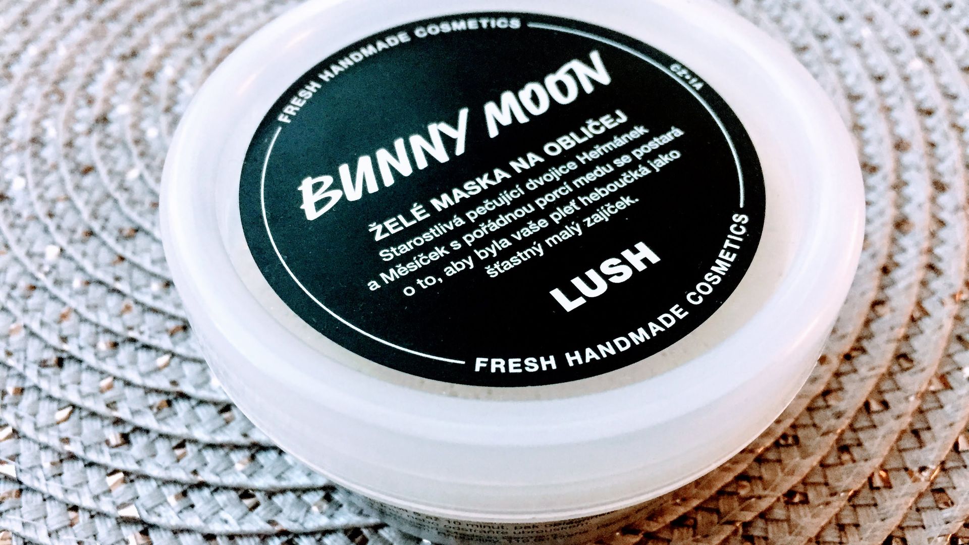 Želé maska na obličej Lush Bunny Moon - recenze