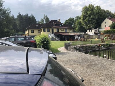 Penzion Na Mýtě - Recenze - Pohled zezadu od parkoviště