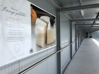 Vchod do Käsemacherwelt | Výrobna sýrů s restaurací Käsemacherwelt