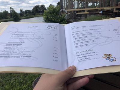 Jídelní lístek v restauraci Käsemacherwelt | Výrobna sýrů s restaurací Käsemacherwelt