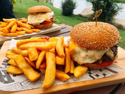 Käsemacher's Beef Burger | Výrobna sýrů s restaurací Käsemacherwelt
