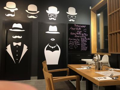 Výzdoba, denní nabídka a WC