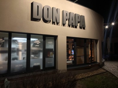 Restaurace Don Papa v Bystrci, cca šestá hodina večer, polovina prosince 2019