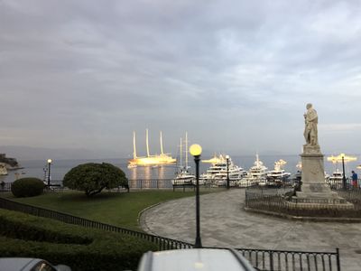 Sailing Yacht „A“ Andreje Melničenka v přístavu Kerkyra (Korfu)