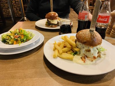 Burgery, zeleninový salát
