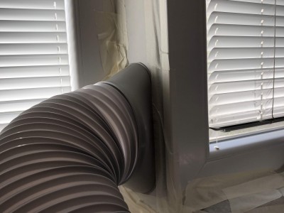 Ručně vyrobené utěsnění euro plastového okna pro mobilní klimatizaci - detail