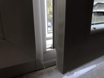 Suchý zip pro přilepení těsnění okna na mobilní klimatizaci