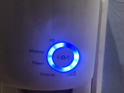 Wi-Fi zesilovač - detail - Wi-Fi zesilovač TP-Link recenze